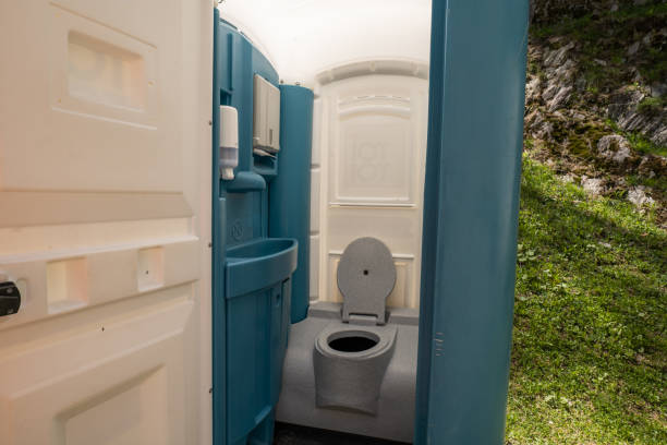 Best Portable restroom trailer rental  in Blue Mound, IL